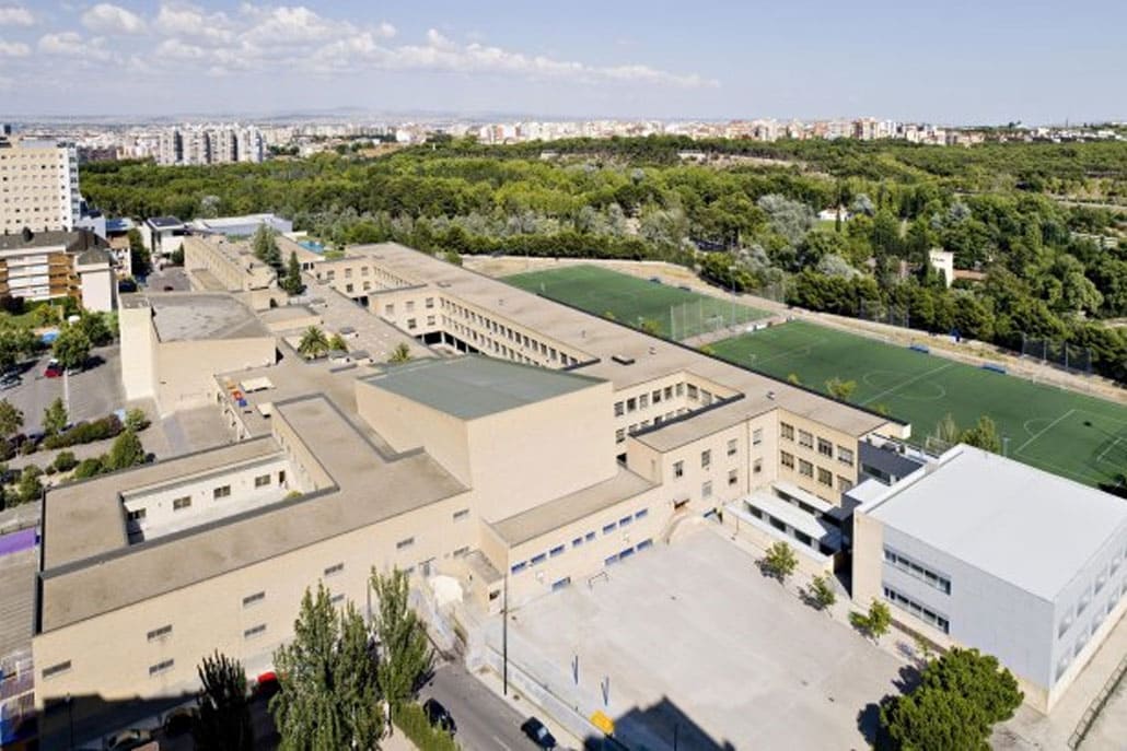 Colegio Del Salvador Jesuitas, exterior