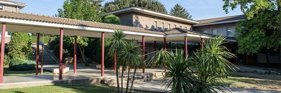 Colegio Les Alzines, exterior Colegio Les Alzines, exterior