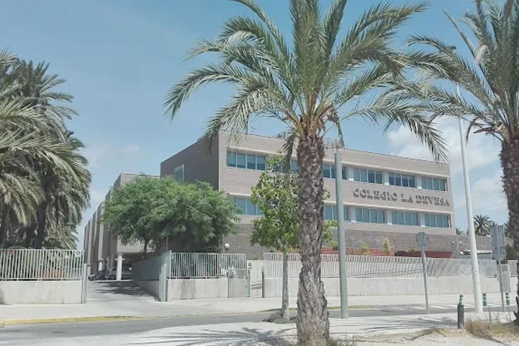 La Devesa School, exterior